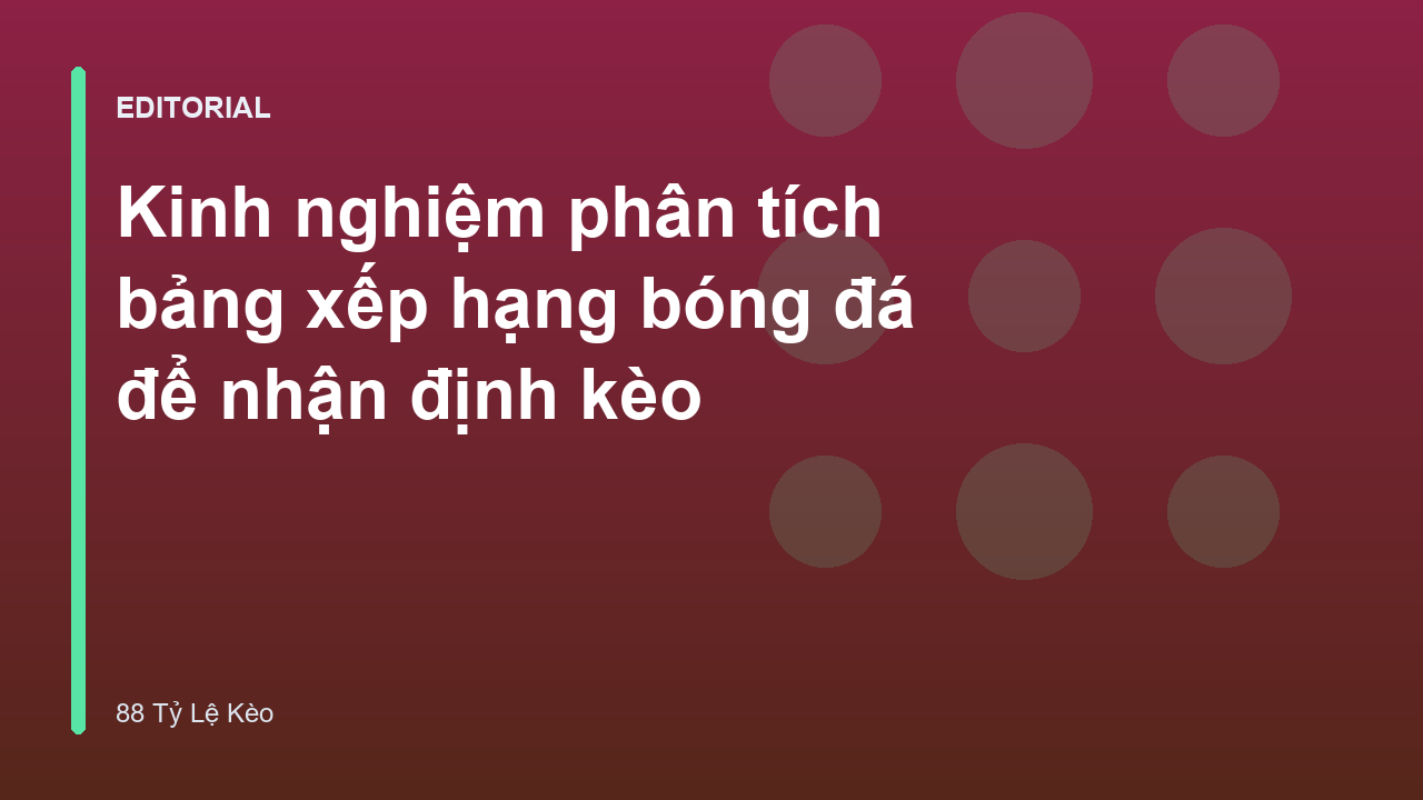 Người chơi đang phân tích bảng xếp hạng bóng đá trên máy tính